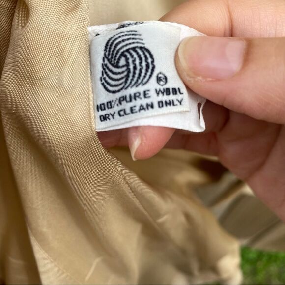 Vintage Toffs Wool Beige Woman’s Blazer - Picture 6 of 10
